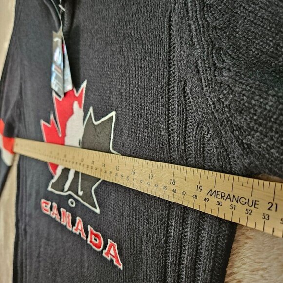 NWT Team Canada Hockey Official Licensed Long Sleeve Quarter Zip Sweater Black - Picture 4 of 11